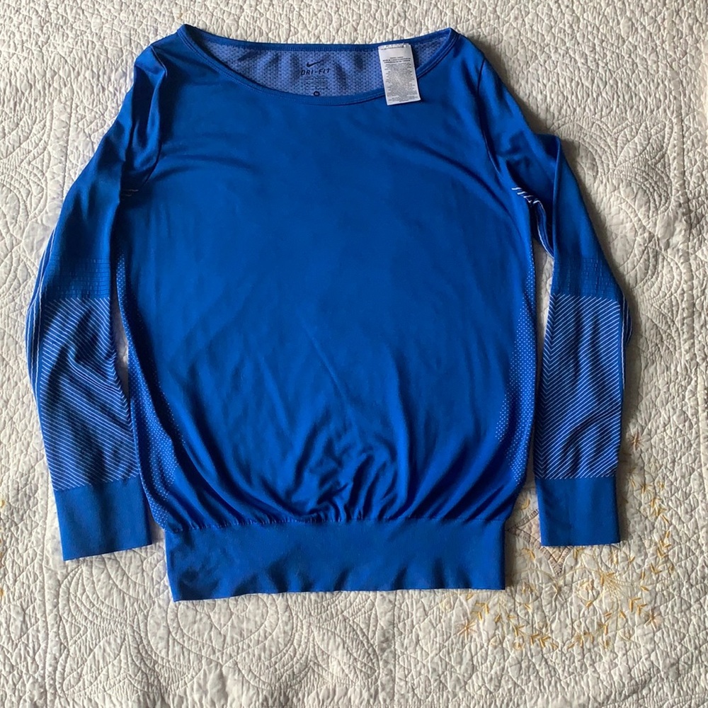 Nike long sleeve Top medium